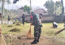 Karya Bakti Sambut HUT RI, Babinsa bersama Pemdes dan Mahasiswa Hijaukan Kesiut