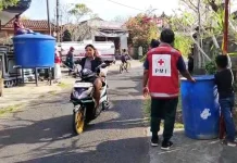 Krisis Air Jembrana Meluas, Warga Pasrah Mandi di Sungai