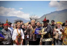 Menkop Bawa Semangat Koperasi ke Festival Lembah Baliem Wamena