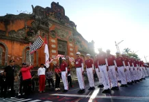 Meriahkan HUT ke-81 RI, Wabup Tjok Surya Lepas Lomba Gerak Jalan SMP Putra 8 KM