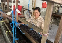 Harga Bahan Baku Songket Naik, Perajin Pilih Tahan Harga Jual