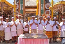 Bupati Kembang Puji Karya Agung Ngenteg Linggih Desa Adat Ekasari Labdakarya