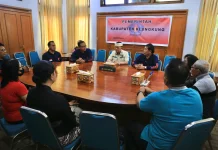 Bupati Satria Serahkan Bansos bagi Warga Terdampak Bencana Alam