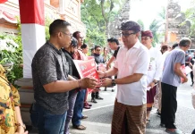 Wali Kota Jaya Negara Serahkan Bantuan kepada Warga Terdampak Bencana