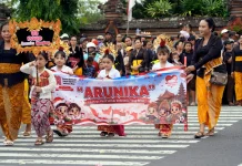 Parade Budaya TK dan SD di Monumen Ida Dewa Agung Jambe