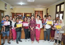 Ketua TP Posyandu Gianyar Pantau Pemberian PKMK bagi Balita Stunting
