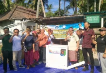 Bantuan Chest Freezer Perkuat Ekonomi Nelayan Nusa Penida