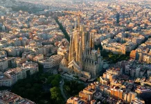 Menara Sagrada Família Jadi Gereja Tertinggi di Dunia