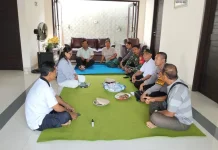 Babinsa Penarukan Perkuat Penyelesaian Persoalan Secara Kekeluargaan