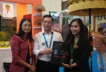Kenalkan Potensi UMKM, Bupati Satria Kunjungi Stand Klungkung di AOE 2026