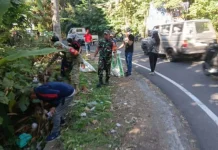 Danramil Baturiti Jaga Kebersihan Lingkungan Desa Batunya