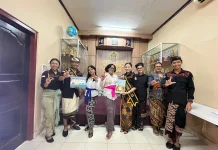 Duta Bahasa Provinsi Bali Serahkan Model Pembelajaran Serasi kepada SLB Negeri 2 D
