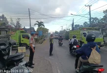 Personil Polsek Rendang Melaksanakan Pos Strong Point Atensi Cegah Laka Lantas