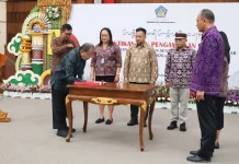 Gubernur Koster Lantik Anggota Badan Penyelesaian Sengketa (BPSK) Kota Denpasar