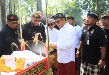 Karya Atiwa-Tiwa Desa Adat Kesiman Diikuti Ratusan Krama
