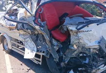 Terekam Dashcam: Pikap Oleng Hantam Tronton, Sopir Tewas