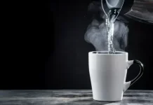 Apa Manfaat Minum Air Hangat di Pagi Hari ?