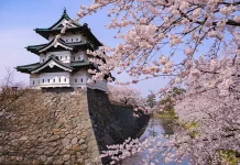 Sekitar 1.800 Warga Jepang Tarik Kastil 400 Ton Kembali ke Posisi Semula