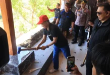 Gubernur Koster Pimpin Pembongkaran Vila di Desa Pejarakan Buleleng