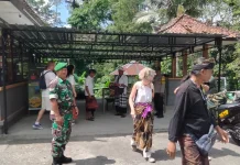 Babinsa Wongaya Gede Intensifkan Pengawasan di Pura Luhur Batukaru