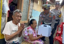 Peringati Harlinnas, Satlantas Jembrana Sambangi Warga Sakit