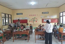 Polres Gianyar Kawal Pendistribusian MBG ke Sekolah dan Posyandu di Tampaksiring