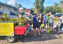 Babinsa Tegallalang Dampingi Operasi Pasar LPG 3 Kg