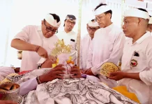Wali Kota Jaya Negara Ngayah Nyangging