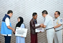Jasa Raharja Serahkan Santunan kepada Dua Ahli Waris Korban KM Virgo Transport 8