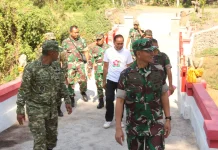 Irdam IX/Udayana Tinjau Kondisi Jembatan Perintis Garuda Saba