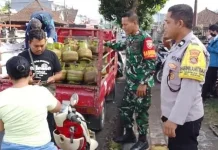 Warga Serbu Pasar Murah LPG 3 Kg di Klungkung