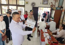 Bupati Mahayastra Tinjau TPS Pilkel Serentak Gianyar
