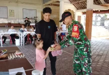 Babinsa Damping Posyandu, Jaga Kesehatan Warga Sampalan Tengah