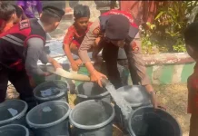 Dampak Kemarau Panjang, Polres Jembrana Kirim 6.000 Liter Air Bersih ke Sekolah