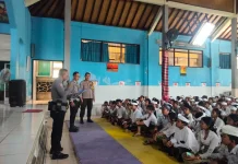Kepolisian Sosialisasi SMA Taruna Bhayangkara di SMPN 2 Gianyar
