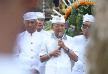 Tangkil ke Pura Bukit Mentik, Gubernur Koster Komitmen Jaga Peradaban Bali