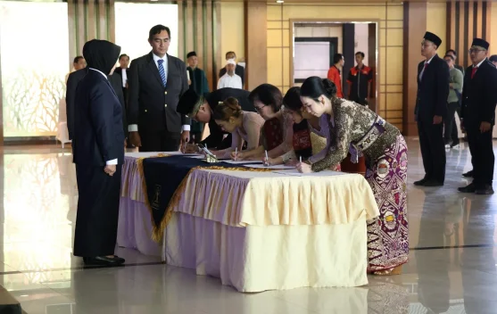 Kanwil Kemenkum Bali Lantik Puluhan Notaris Baru