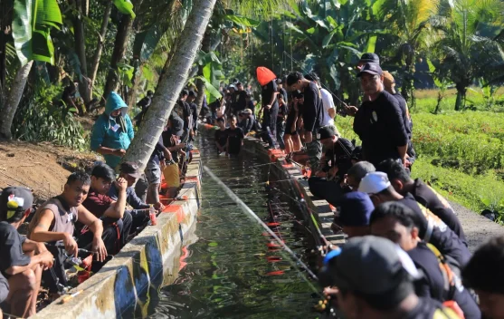 Bupati Satria Buka Lomba Mancing Air Deras di Desa Aan