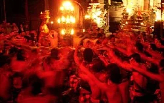 Tari Kecak Bali Memukau Dengan Irama Suara Bersama