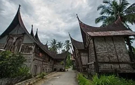 Mengenal Rumah Gadang: Mahakarya Arsitektur dan Kedalaman Filosofi Budaya Minang