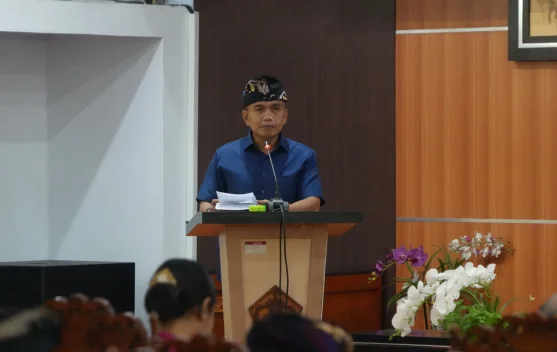 Wabup Ipat Sampaikan Pendapat Ranperda Inisiatif DPRD