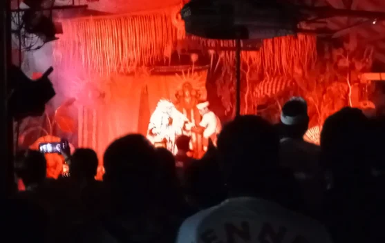 Bhabinkamtibmas Batununggul Amankan Pementasan Drama Gong di Batumulapan
