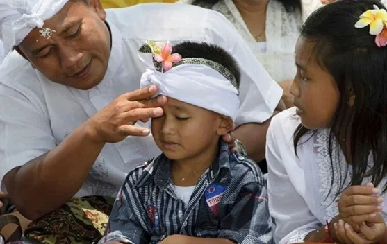 Perlindungan Anak dan Hukum Adat, Bisakah Berjalan Beriringan?