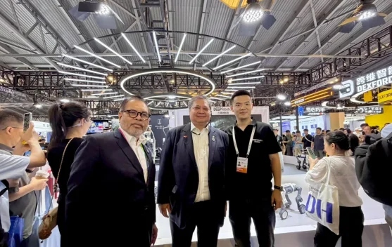 Menko Airlangga Lirik Peluang Transfer Teknologi Robotika dan AI ke Indonesia