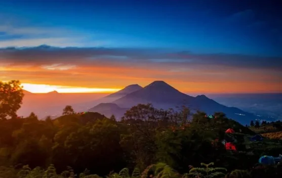 Lima Wisata Sunrise Terbaik di Indonesia yang Wajib Masuk Bucket List