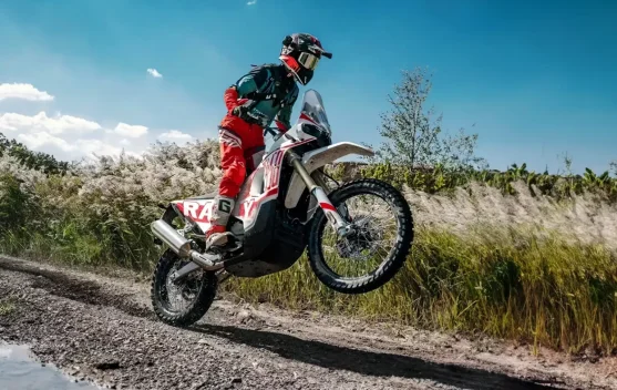 Hunter meluncurkan Kove 450, Motor Spesifikasi Rally yang Legal di Jalan Raya