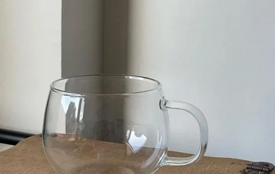 Benarkah Minum dari Gelas Kaca Terasa Lebih Enak? Ini Penjelasan Ilmiahnya