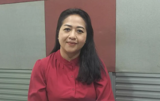 Aura Prami Hadirkan Tas Unik dengan Teknik Water Marbling