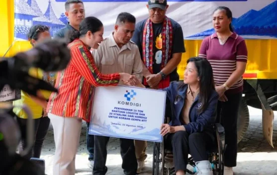 Komdigi Serahkan Logistik dan Perangkat Konektivitas bagi Korban Gempa NTT