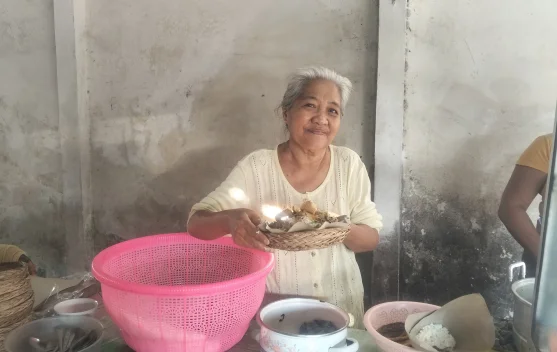 Berjualan Nasi Bikin Made Jepun Tetap Sehat dan Bersemangat